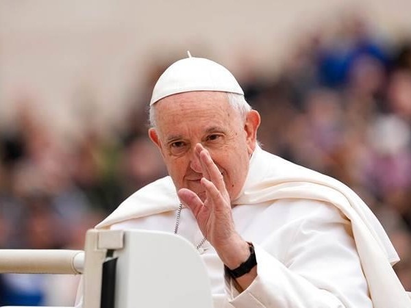 El Papa Francisco fue internado de urgencia