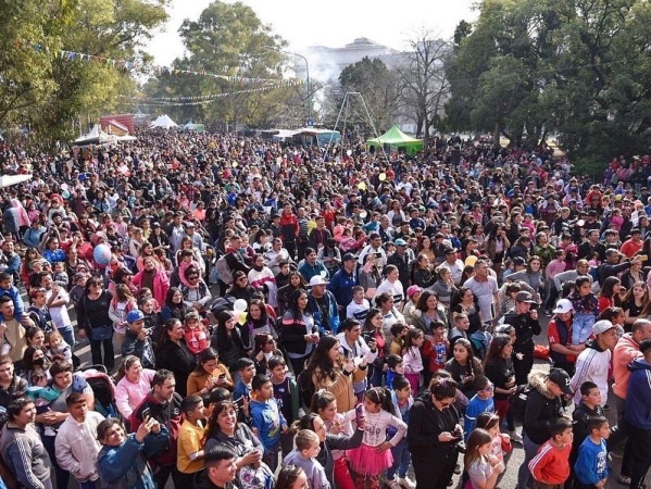 Con la presencia de una multitud de personas y actividades al aire libre se celebró el Día de la Niñez en La Plata