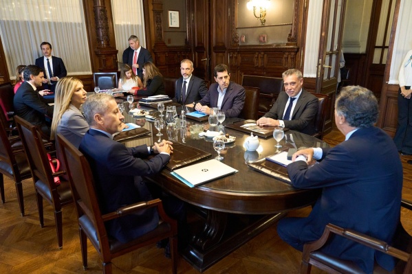 De Pedro y los miembros de la Cámara Nacional Electoral se reunieron para avanzar con el cronograma 2023