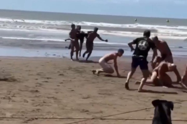 Una competencia de guardavidas en la playa termin&oacute; en una batalla campal
