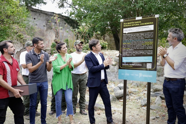 Kicillof visitó la Isla Martín García en su 209° aniversario: "Es el bastión de nuestra soberanía provincial"