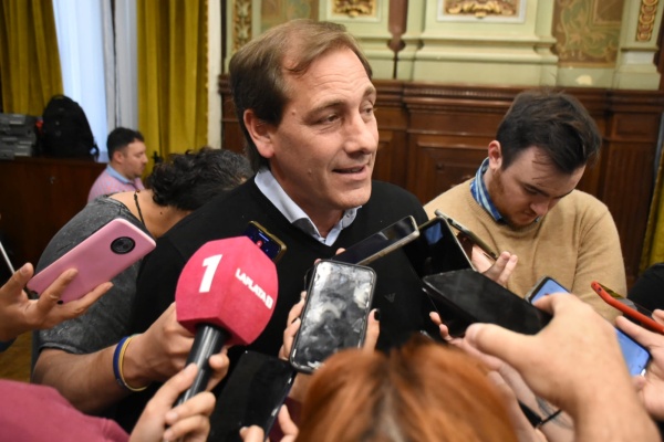 Julio Garro firmó un convenio con Provincia y adquirirá 13.500 luces LED: "La agenda política tiene que ser la sociedad"