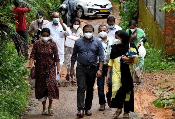 Alerta en India por el brote del virus Nipah: fallecieron dos personas y cerraron escuelas