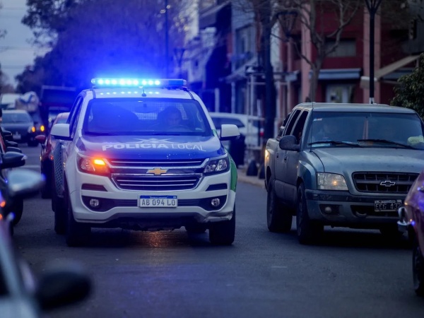 Un hombre fue detenido en Ensenada tras golpear y amenazar a su pareja con un martillo