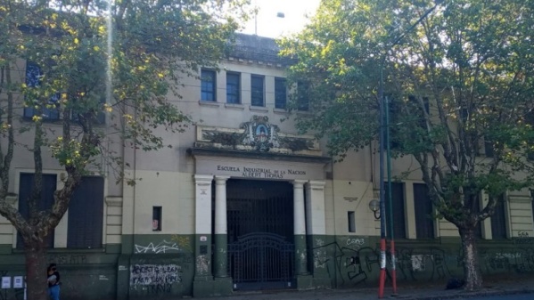 Violencia escolar en La Plata: Agresión física entre estudiantes pone en alerta al Albert Thomas