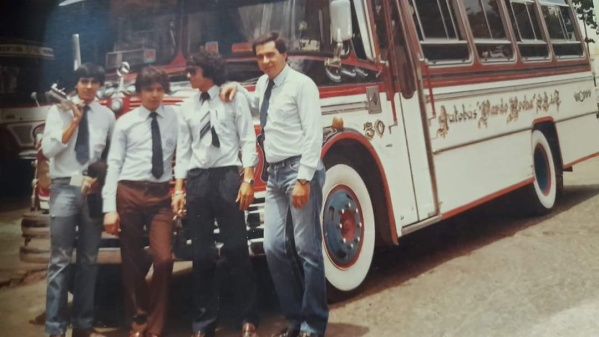 Le trajeron una foto vieja y encontró al inspector platense que le dio un tremendo consejo con el whisky