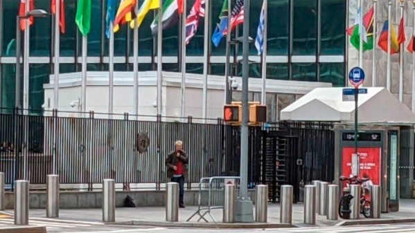 Un hombre amenaza con quitarse la vida frente a la ONU