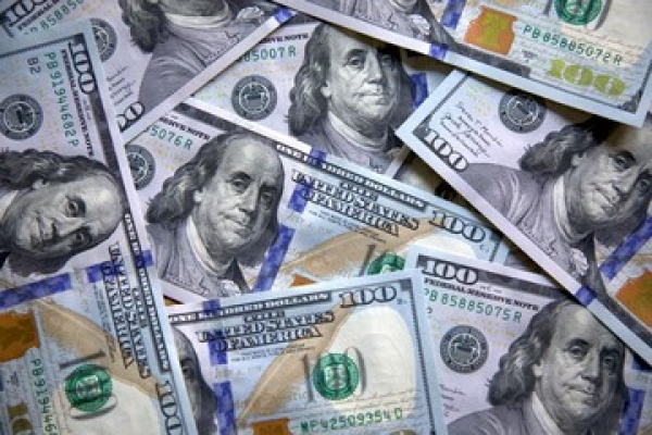 Bajaron todos los dólares en la cuarta jornada sin cepo y crece la apuesta por las tasas de interés en pesos