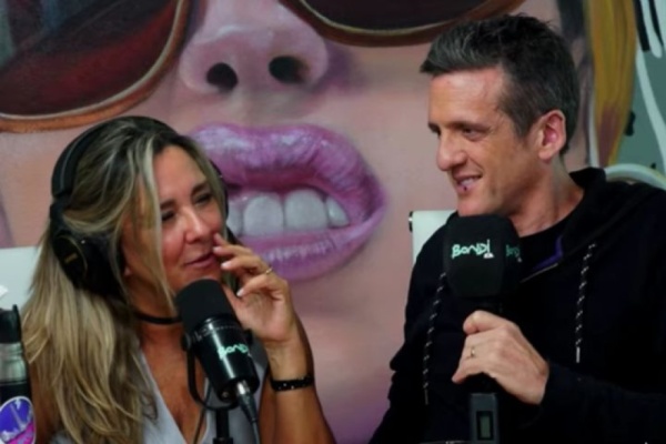 Mauro Szeta sorprendi&oacute; en vivo a su pareja Clarissa en el streaming de &Aacute;ngel De Brito