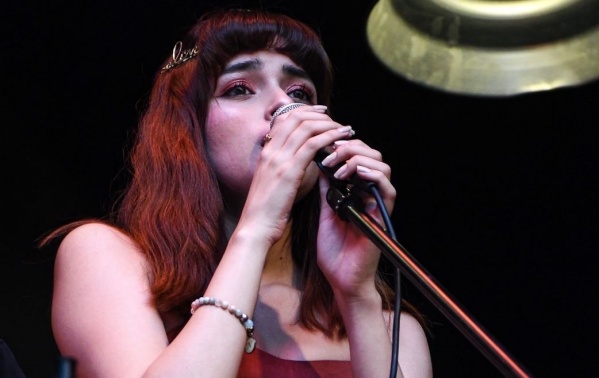 Pasó su infancia entre Argentina y Perú, descubrió su pasión de chica y la rompe cantando jazz en La Plata: “Me siento plena”