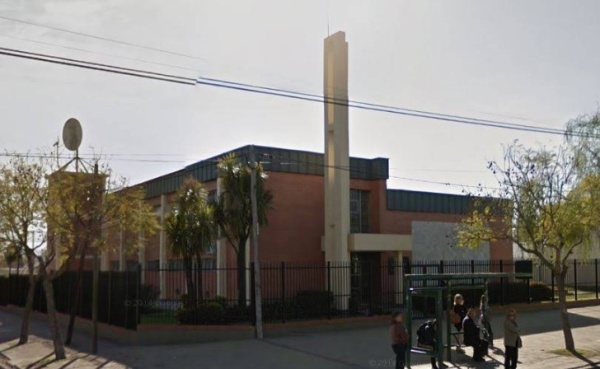 Robaron en una iglesia de Villa Elvira y el ladrón fue captado por las cámaras de seguridad