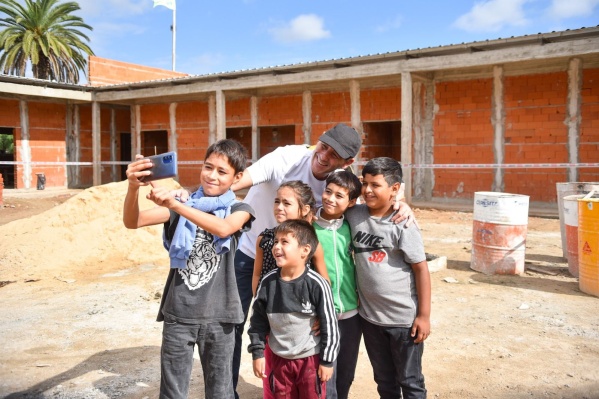 Garro visitó los avances del Centro de Integración Comunitaria que se está construyendo en Melchor Romero