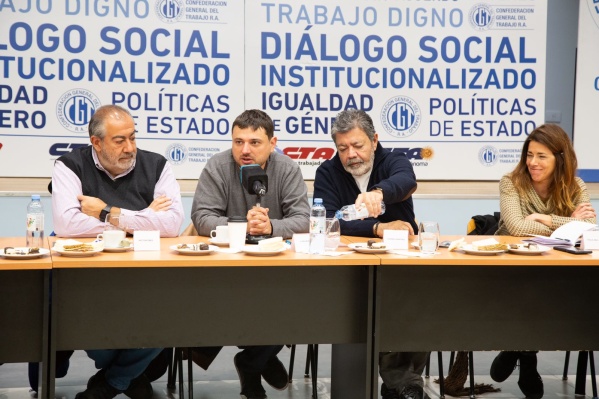 Juan Grabois se reunió con integrantes de las CGT: “Es fundamental garantizar la recomposición de los salarios"