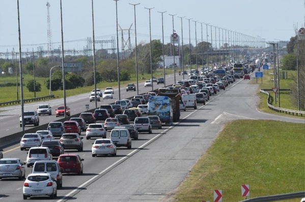 Hubo un r&eacute;cord de tr&aacute;nsito en las rutas bonaerenses durante el primer recambio tur&iacute;stico