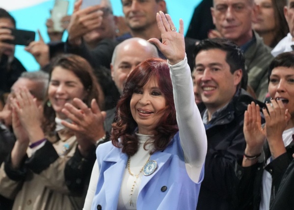 Cristina Kirchner: “Nunca voy a ser de ellos, yo soy del pueblo y de ahí no me muevo”