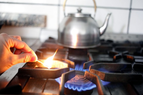 Un hogar promedio del AMBA necesitó 134.414 pesos para pagar agua, luz, gas y transporte sin subsidios