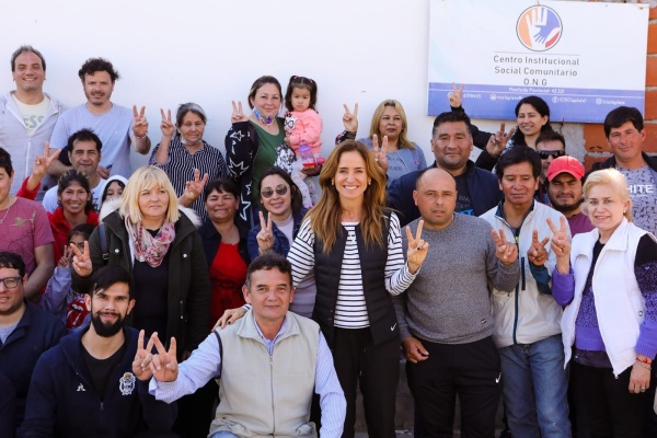 Tolosa Paz recorrió el barrio El Molino y destacó el avance en las obras de energía eléctrica: “Hoy vemos los frutos"