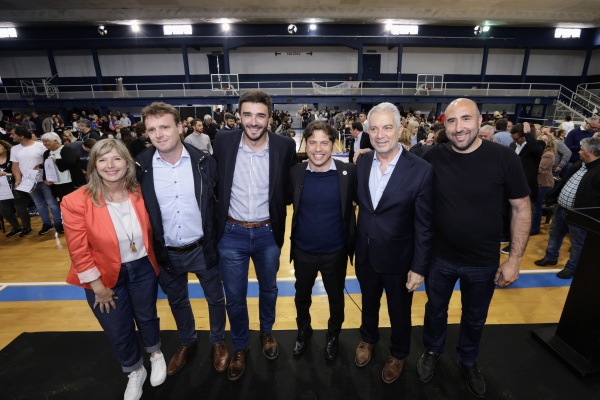 Axel Kicillof entregó 369 escrituras: "Muchas familias van a contar con la tranquilidad de tener un hogar"