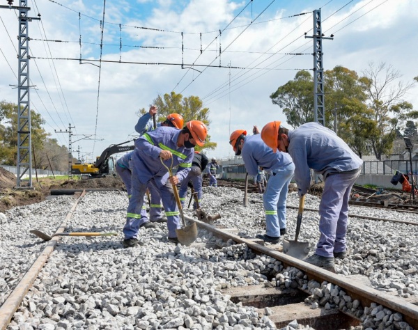 Anunciaron avances en trabajos del sistema de señalamiento del ramal La Plata del ferrocarril Línea General Roca