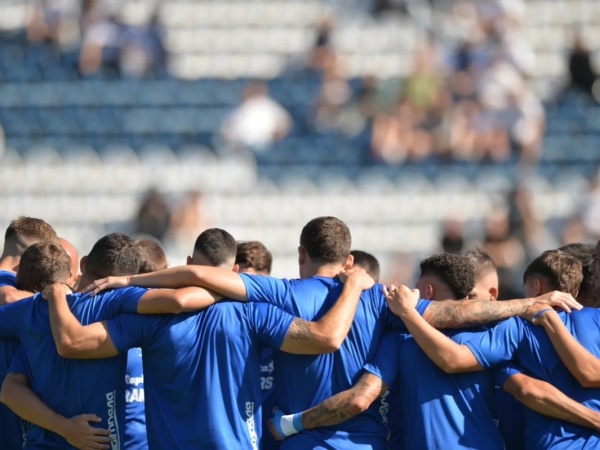 Llegó como refuerzo pero no juega, se volvió a lesionar y quedó descartado para el clásico