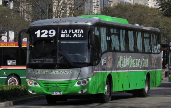 Reventaron otra vez las ventanas de micros en la Autopista Buenos Aires-La Plata