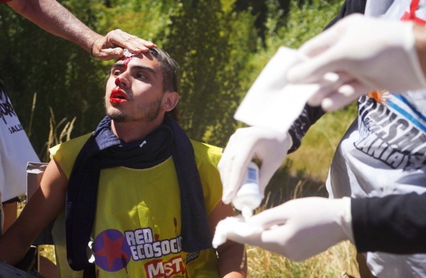 Dos platenses fueron reprimidos en la protesta de Lago Escondido: “Con gas pimienta, palos y piedras”