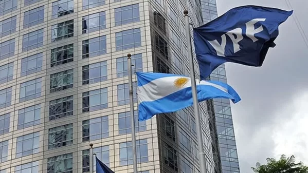 Por el balance positivo, YPF sacó de la venta al emblemático edificio de Puerto Madero