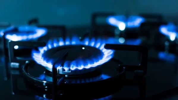 Una familia de bajos ingresos pagó lo mismo que una de clase media en la tarifa de gas de febrero