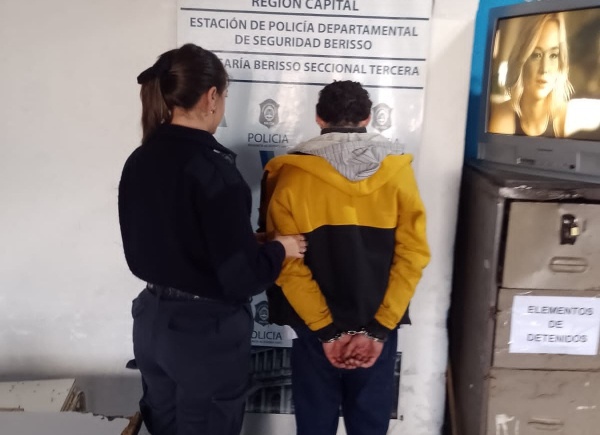 Un joven quiso robar una botella de whisky en un supermercado de Berisso y quedó detenido