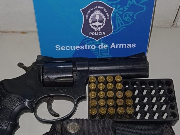 Amenazaron con un arma y atacaron a machetazos a una mujer en Berisso: quedaron detenidos