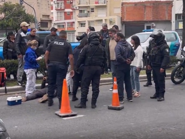 Violento choque en Diagonal 80: un motociclista resultó herido