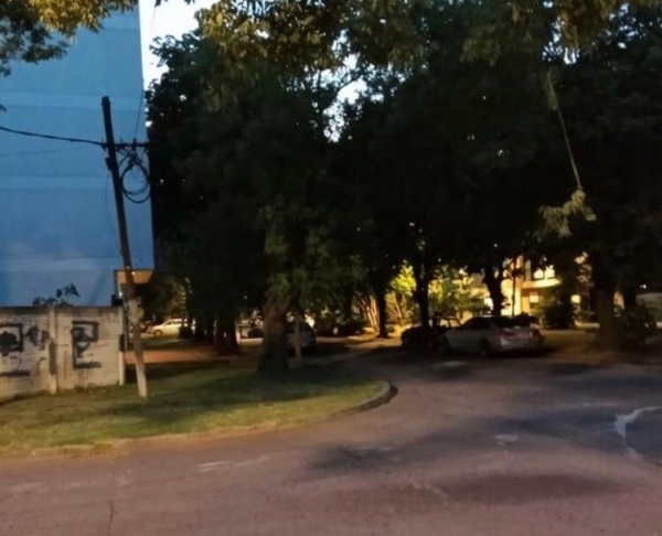 "Es una boca de lobo", vecinos de 53 y 29 piden más luminarias en la zona