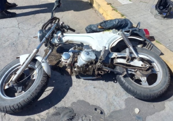 Trágico accidente en La Plata: falleció un motociclista tras chocar con un auto