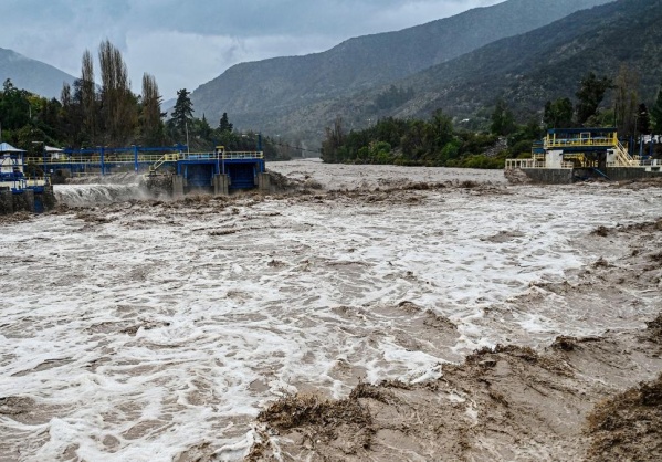 Pasan de alerta roja a amarilla en Chile por las inundaciones: al menos dos muertos y más de 4 mil damnificados