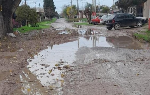 Vecinos de 155 y 48 piden que arreglen una calle que está en estado deplorable "hace más de cinco años"