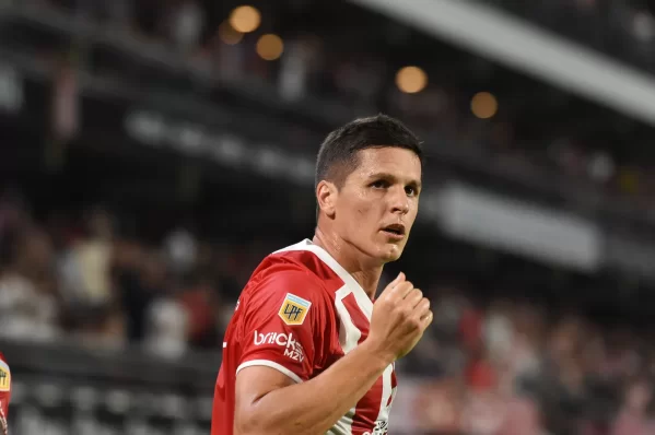 De tirar paredes con Mbappé a destacarse con River: ¿Qué saludo recibió Carrillo desde Francia y cómo llega al domingo?