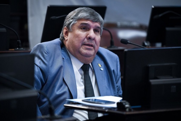 José Mayans criticó la gestión de Milei: "Si discutimos políticas públicas, este esquema de gobierno se va a la ruina”