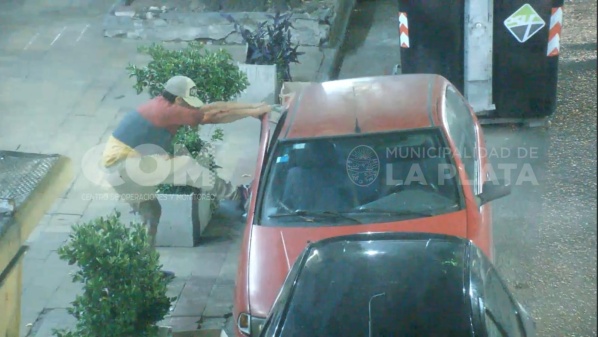 Robó e intentó escapar en La Plata pero fue detenido a pocas cuadras