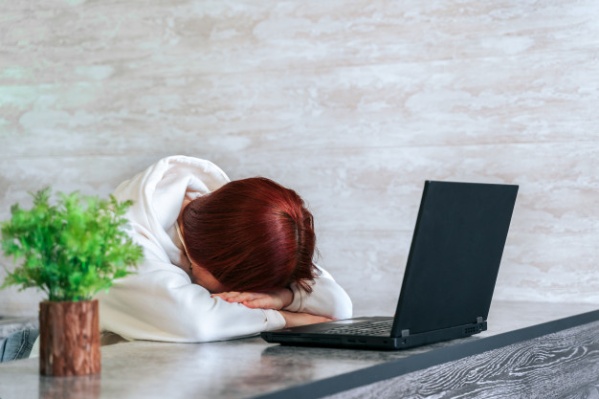 A una joven en La Plata la echaron de su trabajo por tener "anginas", había comenzado hace un mes