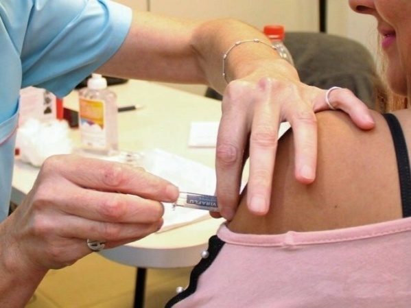 “La detección temprana salva vidas”: operativos de salud y vacunación en marcha en La Plata