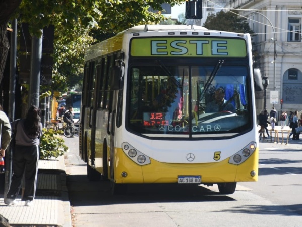 Alerta por un nuevo paro de micros que afectaría a La Plata: suspendieron la reunión entre la UTA y las empresas