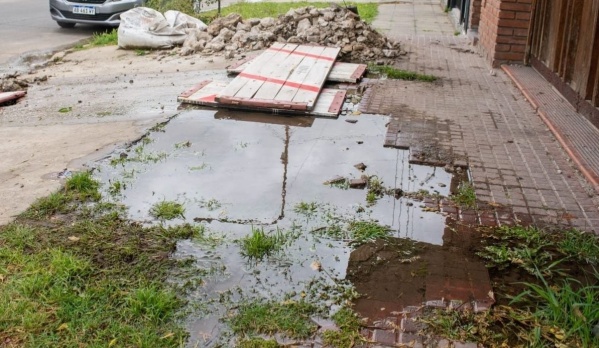 En 74 y 13 reclaman por la falta de agua