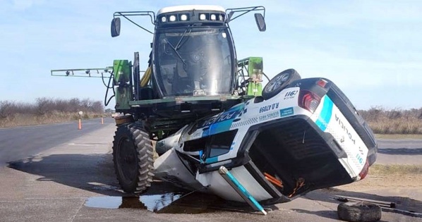 Un fumigador pasó por encima de un patrullero en Ruta 6