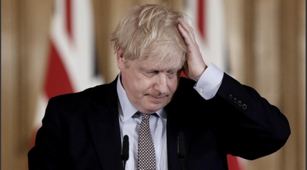Durante sus vacaciones en Escocia, Boris Johnson casi se ahoga en el mar