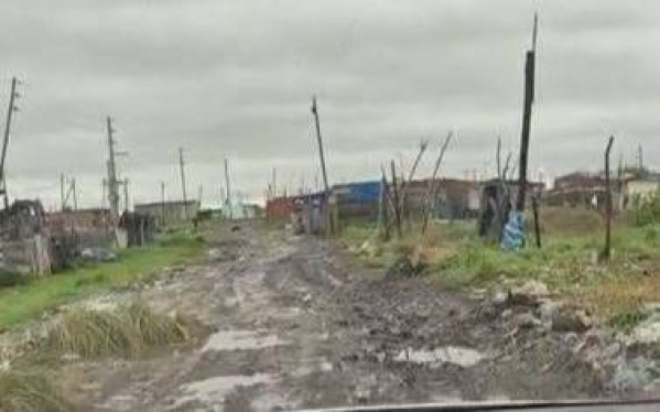 Vecinos de Altos de San Lorenzo denuncian el estado intransitable de la calle 90