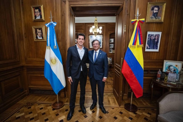 El ministro Wado de Pedro se reunió con el presidente de Colombia y valoró el pacto democrático entre ambos países