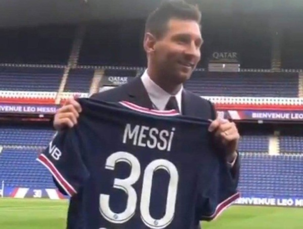 Se filtró la primera imagen de Messi posando con la camiseta del PSG