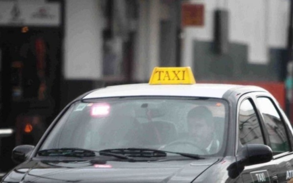 Golpeó a un taxista en Berisso para robarle pero dejó el DNI y lo detuvieron