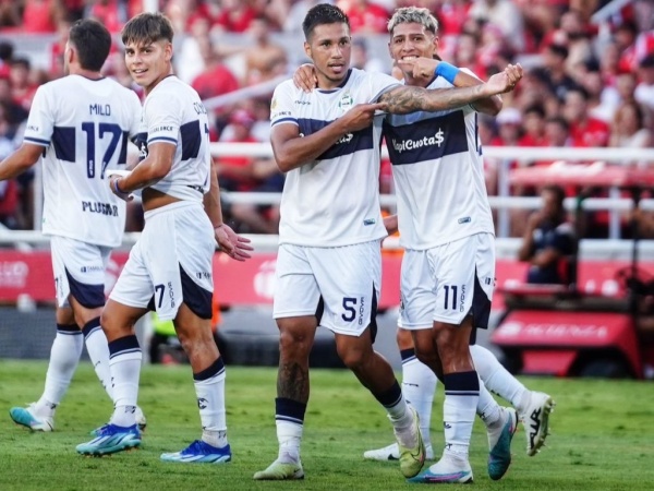 Gimnasia sorprende en el mercado y gestiona el regreso de un futbolista que la está pasando mal