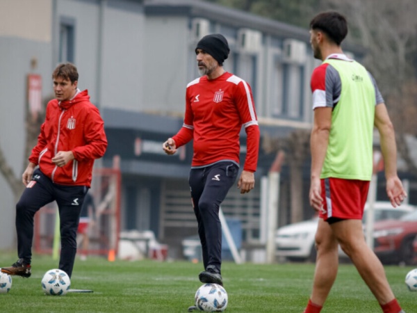 Con los pibes y un regreso, Domínguez pasó lista para jugar con Platense